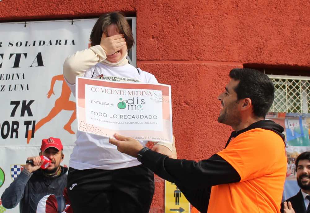 CARRERA SOLIDARIA DISMO COEGIO VICENTE MEDINA -IMG_1353-2