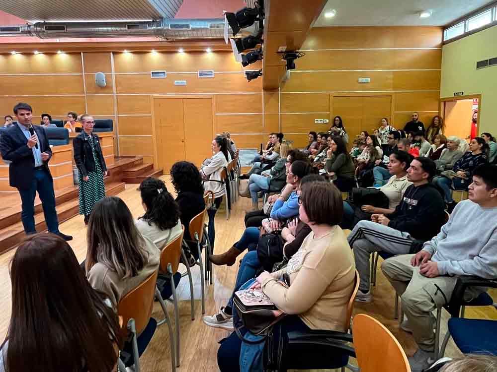 Educación-Molina-Gratuidad-escuelas-infantiles-2-3-aÃ±os-Foto-reuniÃ³n-alcalde-con-AMPAS_BAJA