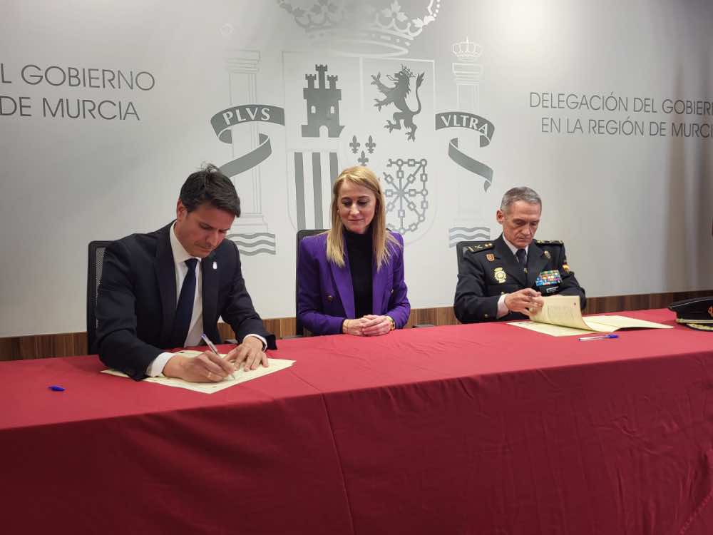 Familia-Molina-Protocolo colaboración Sistema VioGén-Firma-Foto2-2