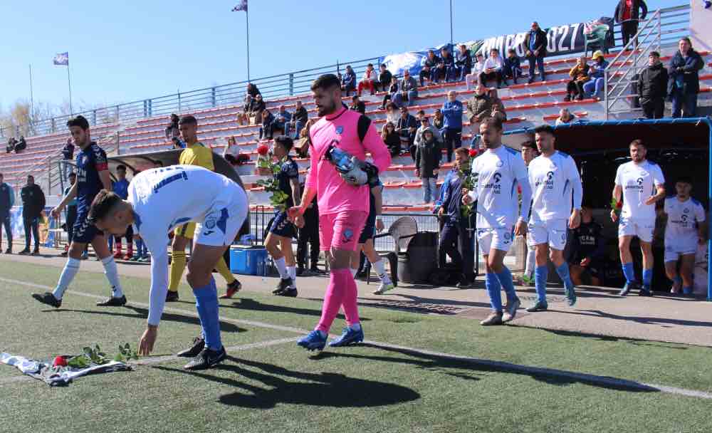 portada dejando flores en camiseta jugadores