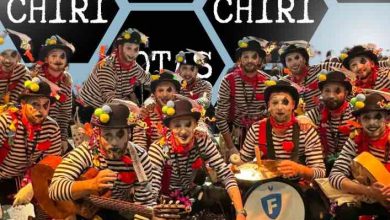 La Concejalía de Fiestas Locales de Molina de Segura organiza el evento Chirigotas el domingo 23 de junio Las actuaciones tendrán lugar a partir de las 21.00 horas, en la Plaza de España El Ayuntamiento de Molina de Segura a través de la Concejalía de Fiestas locales, organiza el evento cultural y festivo Chirigotas, que tendrá lugar el domingo 23 de junio, a las 21.00 horas, en la Plaza de España. En esta ocasión, contará con las actuaciones de la Agrupación Músico-Cultural Chirigotera de Cabezo de Torres, la Asociación Chirigota El Jallullo de Totana, y con la colaboración especial de la Chirigota del Colegio San Antonio. Programa del Evento: 21.00 h.: apertura y bienvenida. La velada comenzará con unas palabras de bienvenida del alcalde de Molina de Segura, José Ángel Alfonso, quien destacará la relevancia cultural y humorística de las chirigotas en el municipio de Molina de Segura, y el valor de la participación de los jóvenes talentos del Colegio San Antonio. 21.10 h.: actuación de la Chirigota del Colegio San Antonio. Los jóvenes artistas del Colegio San Antonio abrirán la noche con su frescura y entusiasmo, presentando un repertorio preparado especialmente para esta ocasión. 21.30 h.: actuación de la Agrupación Músico-Cultural Chirigotera de Cabezo de Torres. Con su característico humor y crítica social, esta agrupación traerá sus mejores interpretaciones, asegurando risas y reflexiones entre los presentes. 22.15 h.: actuación de la Asociación Chirigota El Jallullo de Totana. Esta chirigota, conocida por su energía y creatividad, deleitará al público con canciones ingeniosas y vestuarios llamativos que reflejan el espíritu del carnaval.