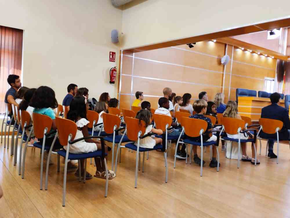 Visita niños en ayuntamiento, recepción saharuis