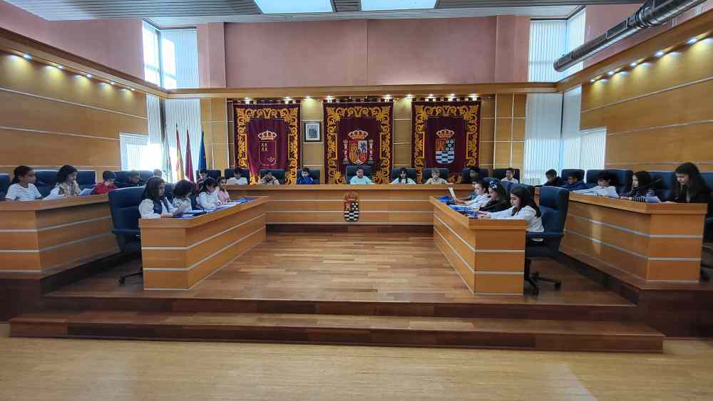 Familia-Molina-Celebración I Pleno Infantil en Ayuntamiento-Foto2(1)