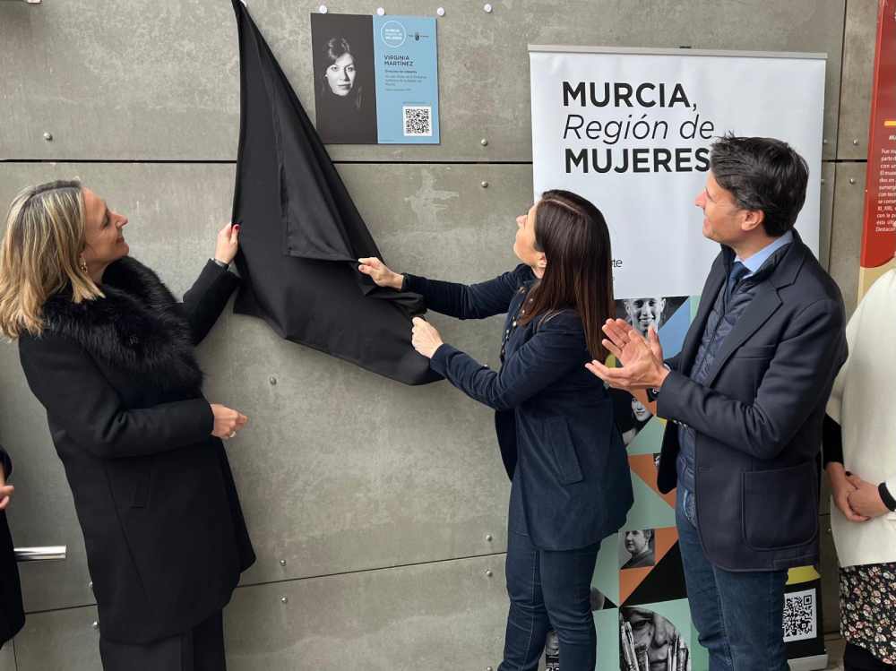 Martínez Fernández-Descubrimiento placa en MUDEM-Foto2(1)