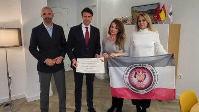 Deporte-Molina-Entrega cheque marcha solidaria a asociación 'Mi princesa Rett'-Foto1(1)