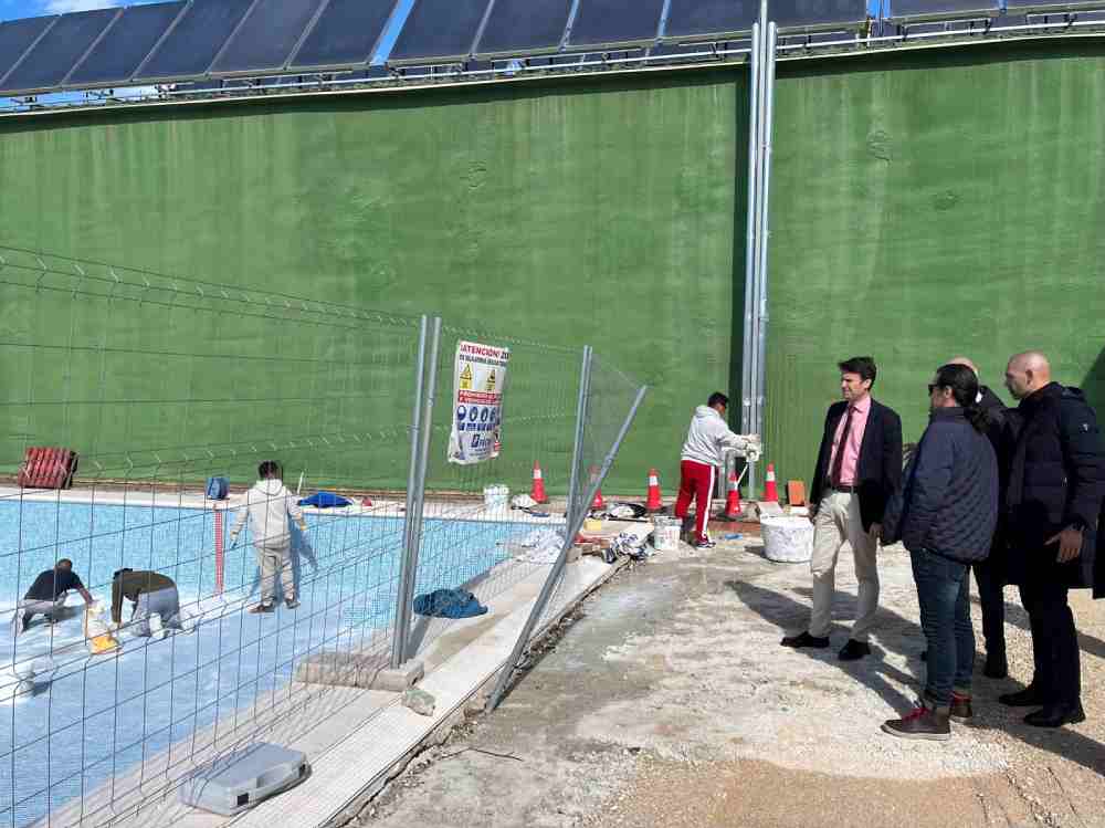 Deporte-Obras mejora en Piscina El Romeral-Visita alcalde-Foto1(1)