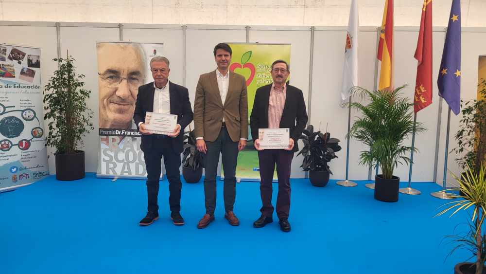 Premio Doctor Francisco Guirado 2025-Molina-Acto de entrega-Foto con premiados(1)