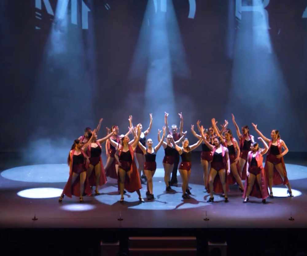 el equipo completo actuando