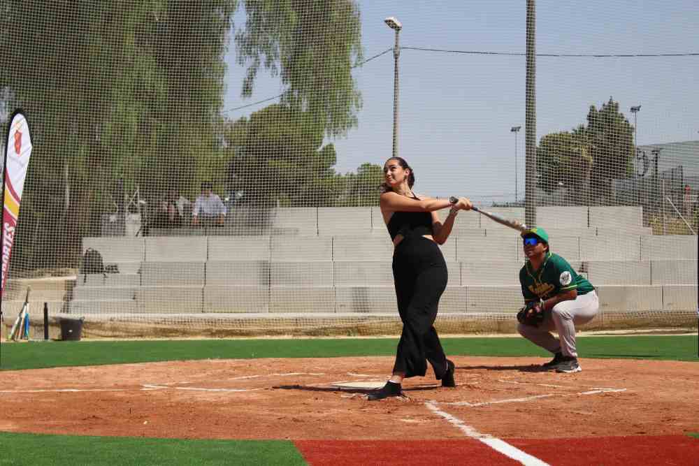 foto portada hija ito bateando