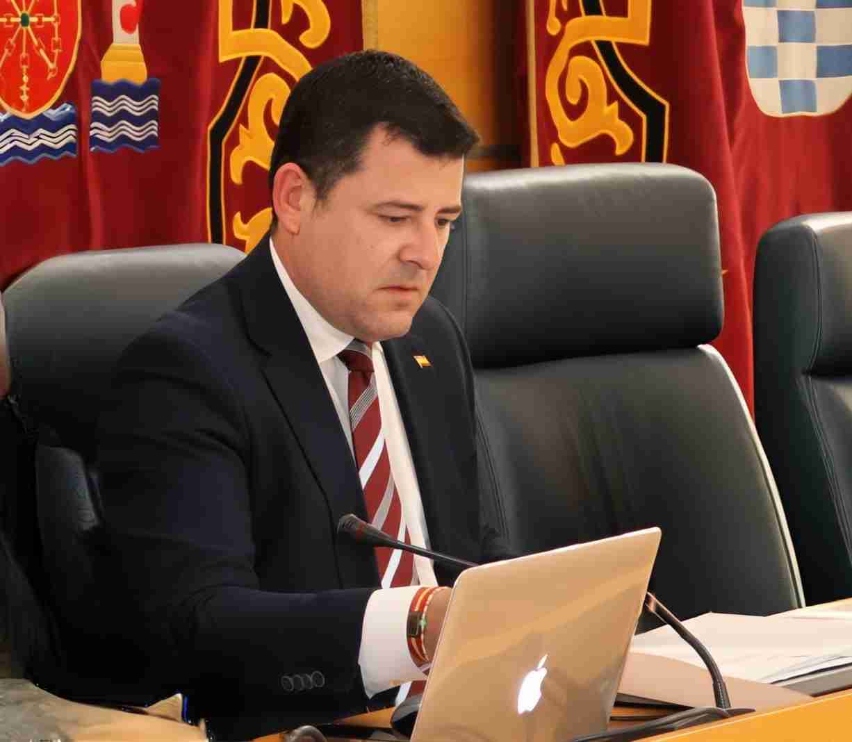 El PSOE de Molina de Segura critica la permanencia del teniente de ...