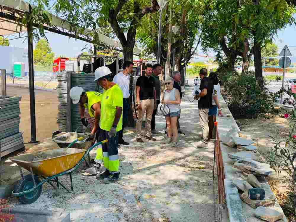 Arrancan las obras de pavimentación y mejora del Paseo de la Rambla en La Ribera, con una inversión de 92.508 euros y un plazo de ejecución de tres meses, según informa el Ayuntamiento de Molina de Segura.