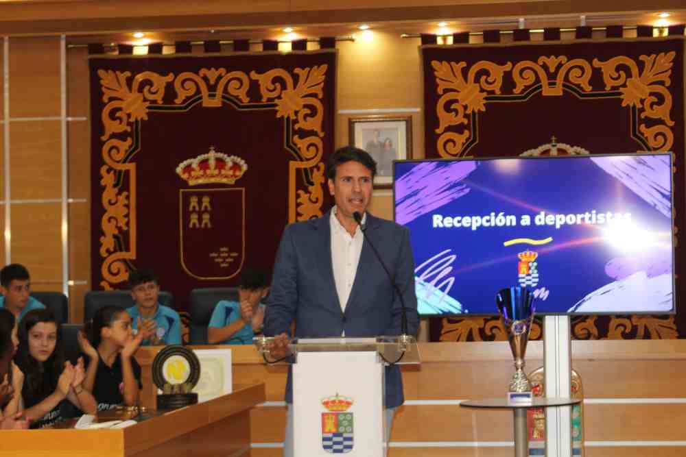 alcalde hablando a clubes(1)