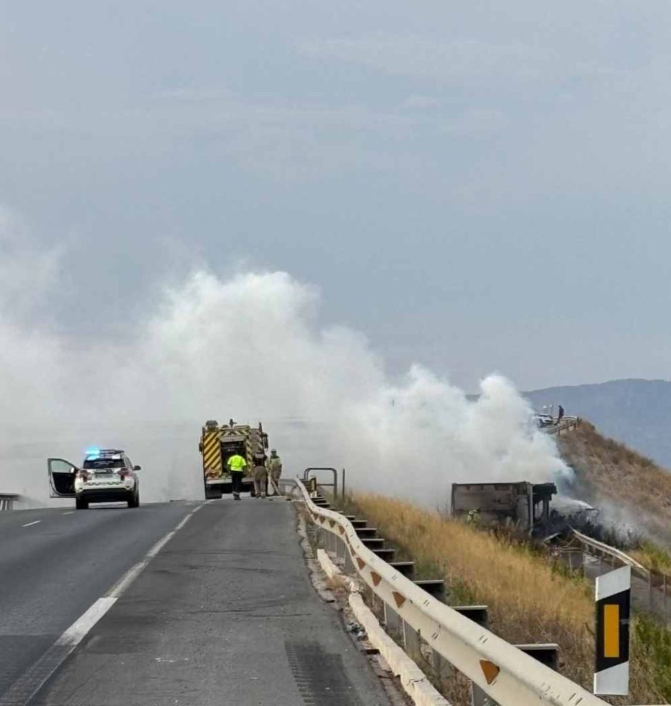 imagen del camion volcado