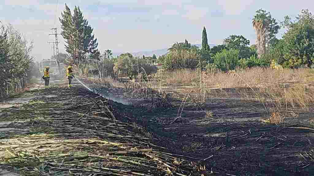 molina-paez2-1024x576 dos bomberos apagando incendio(1)