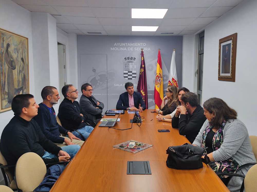 Reunión Ayuntamiento de Molina de Segura con vecinos afectados por mosquitos Altorreal(1)