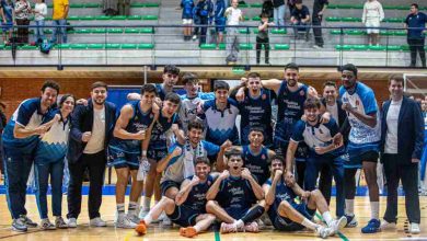 portada equipo basket completo celebrando(1)