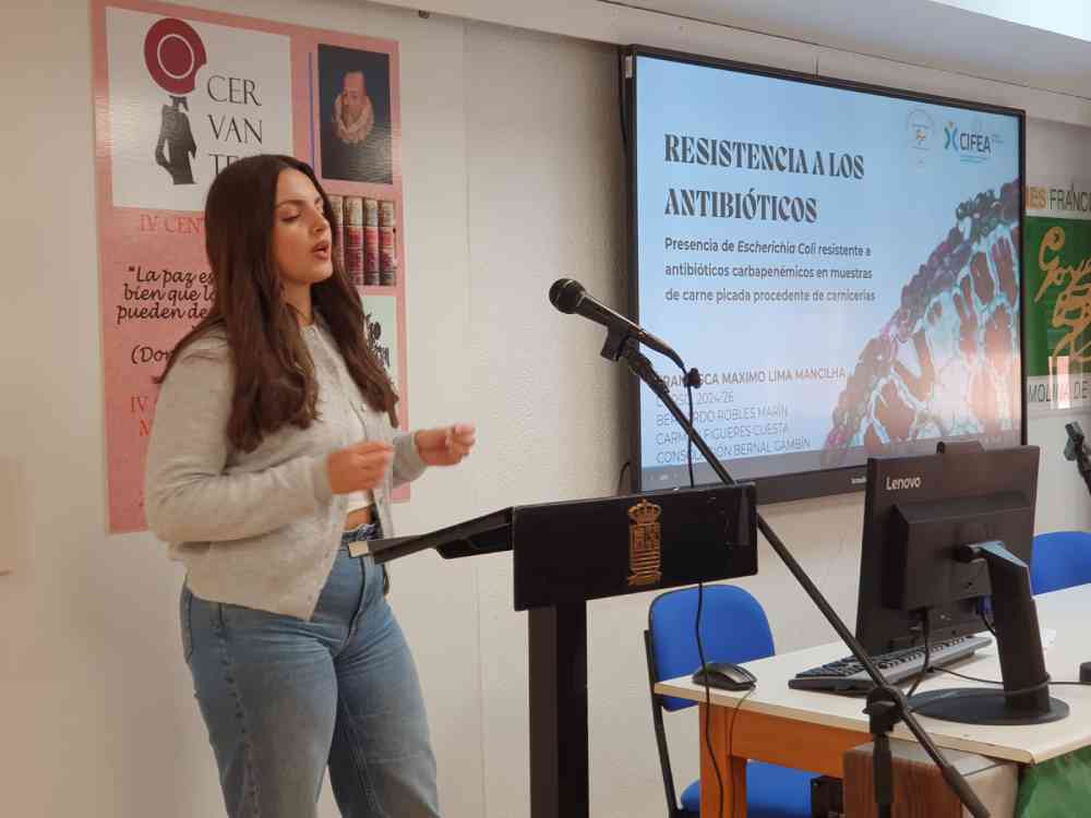 Educación-Molina-Presentación proyectos investigación-Clausura-Foto3(1)