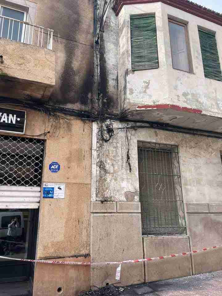 incendio calle jua de austria vista precintado_jpg