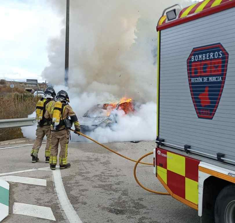 incendio-coche-Molina(1)