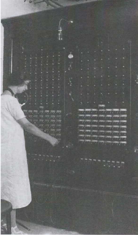 lolita parada en la central(1)