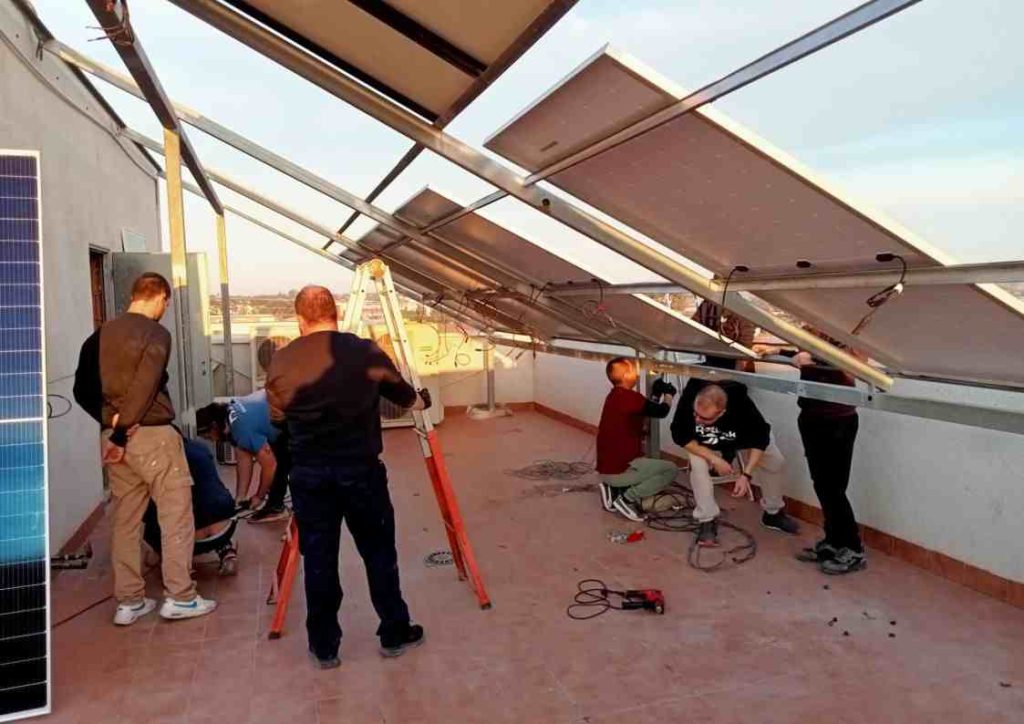 Empleo-Molina-Instalación sistema de energía solar en Centro de Formación-Foto1(1)