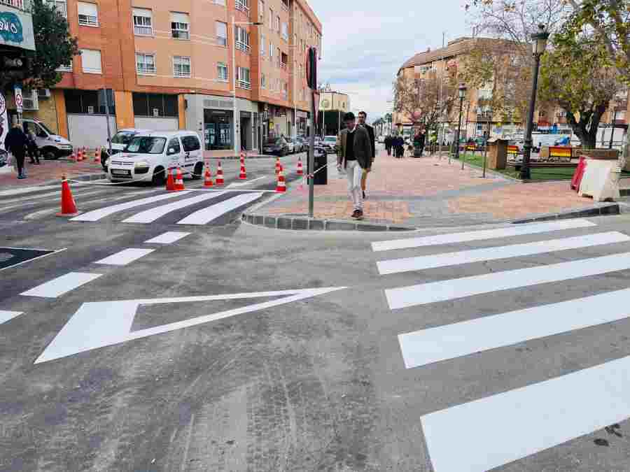Vía Pública-Mejora la seguridad peatonal en Avenida de Granada-Visita fase final obras-Foto1(1)