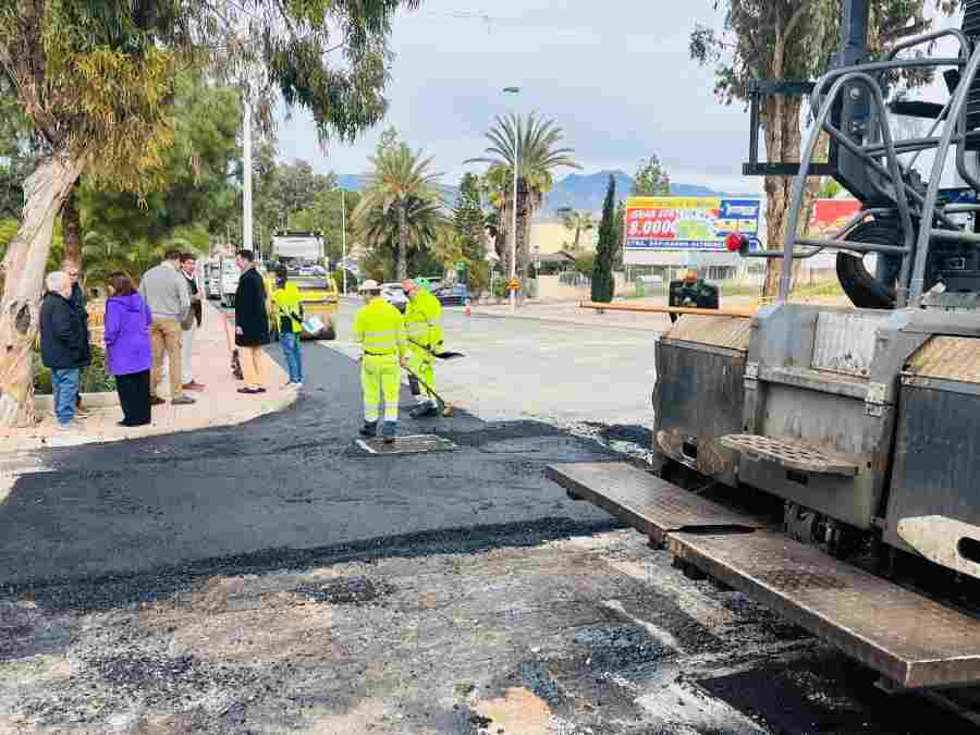Vía Pública-Molina-Asfaltado de calles en urbanización La Alcayna-Visita alcalde-Foto2(1)