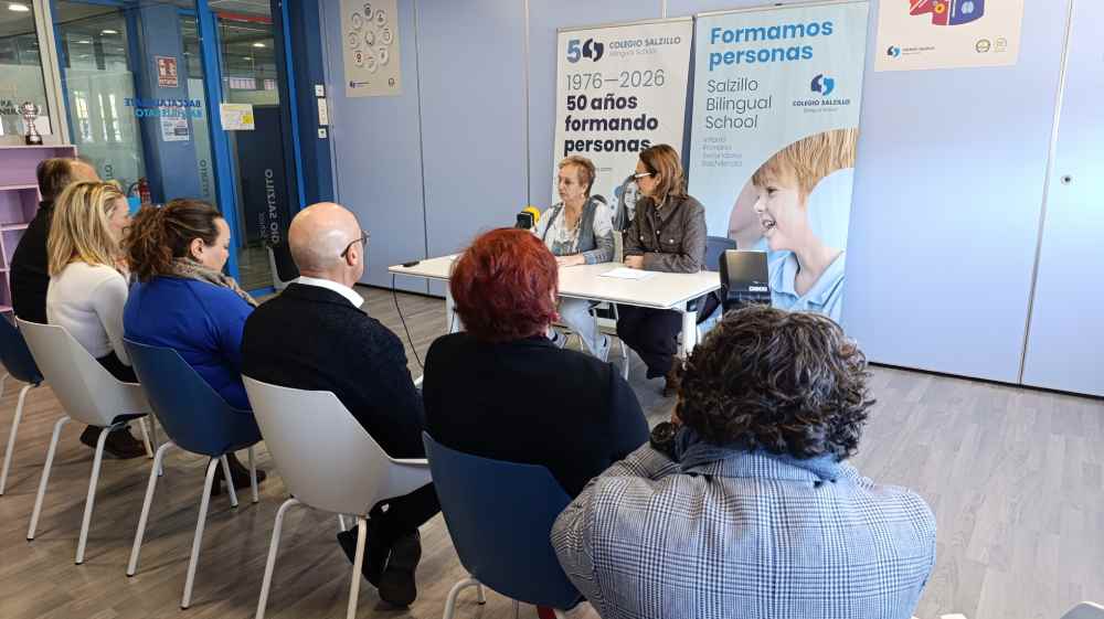 colegio salzillo vista de la charla con gente(1)