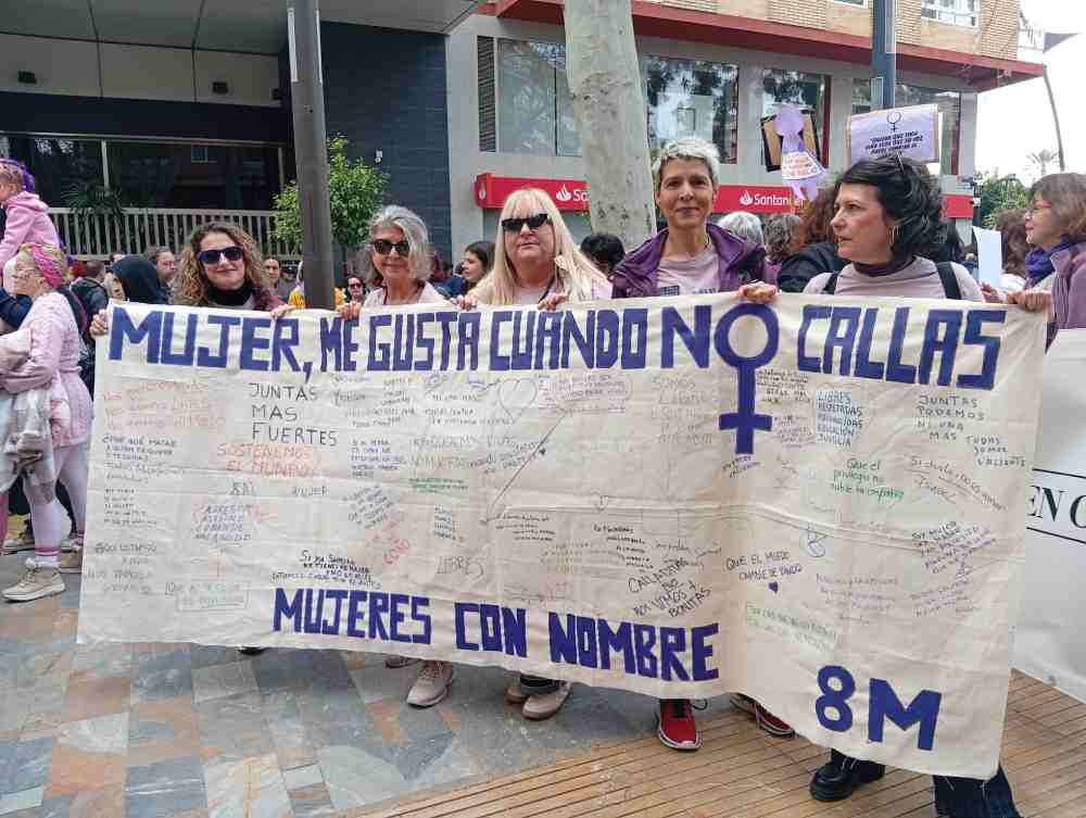 Portada mural 8M mujeres con nombre