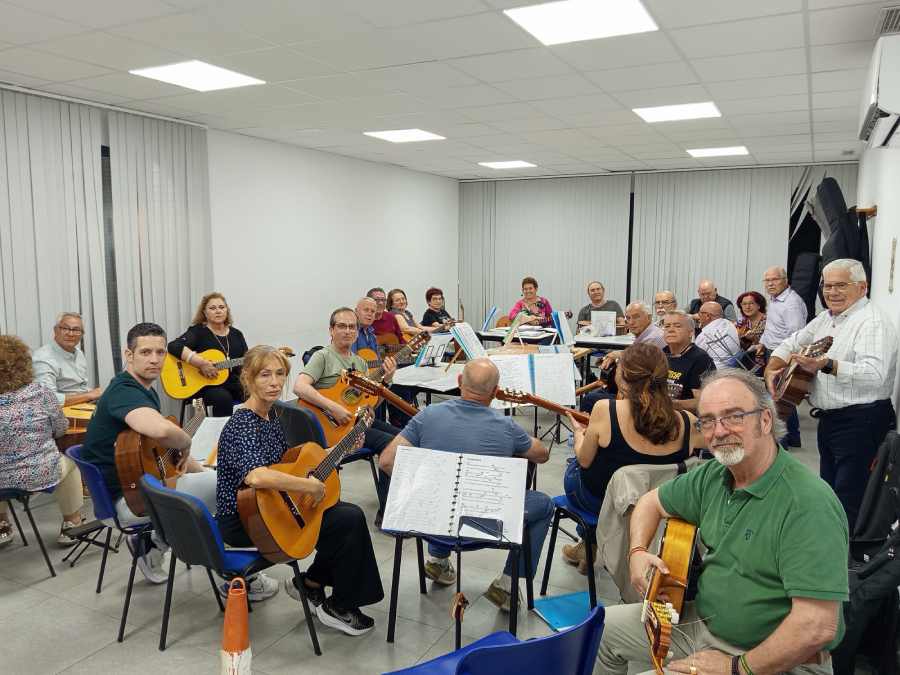 PORTADA GRUPO COMPLETO DE GUITARRA ENSAYANDO