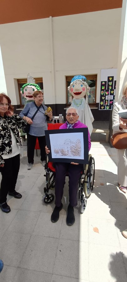consuelo con un diploma