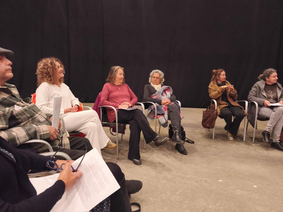 grupo de lectura en circulo (1)