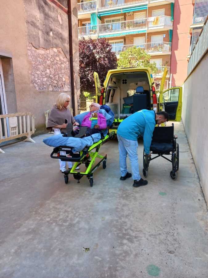ambulancia del deseo despidiendose de consuelo