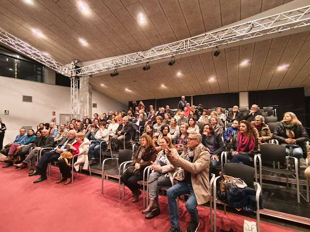 publico en teatro debate obra teatral (1)