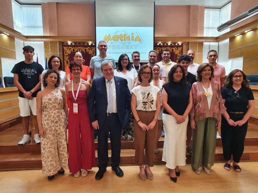 Educación-Molina-Colegio Vicente Medina-'Proyecto MathIA'-Presentación-Foto1 (1)