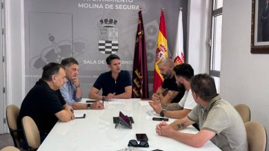 mesa con alcalde y dirigentes union molinense