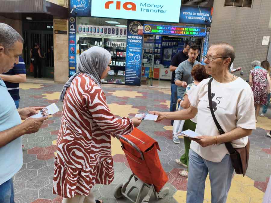 mesa informativa inmigración colectivos molina