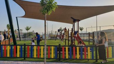 vista del parque del fenazar con niños y adultos (1)