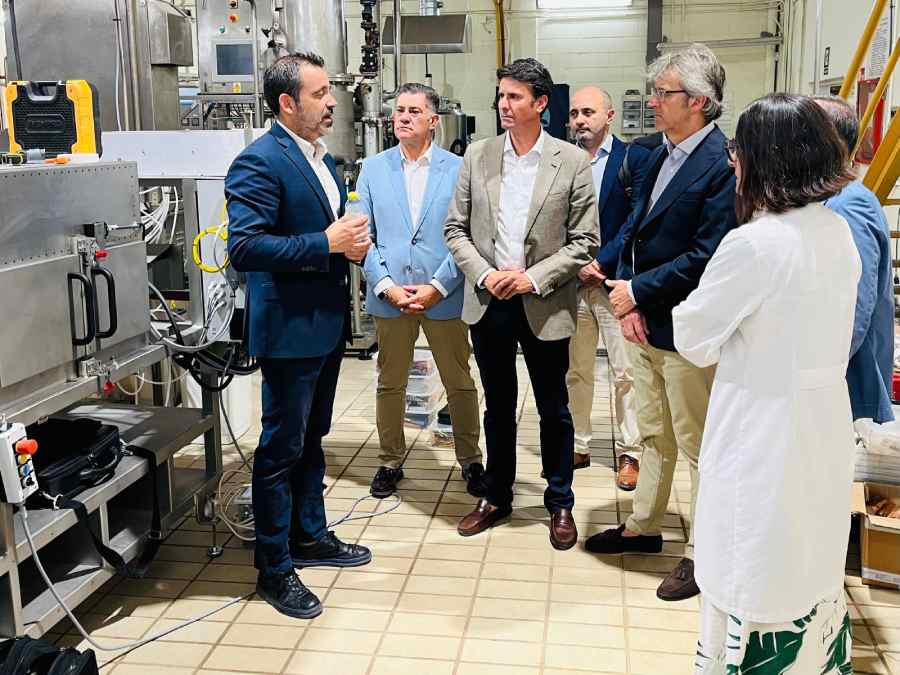 Centro Tecnológico Nacional de la Conserva-Molina-Visita alcalde y consejero Empresa-Foto2 (1)