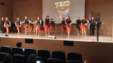 mimi y el grupo entero bailando PORTADA (1)