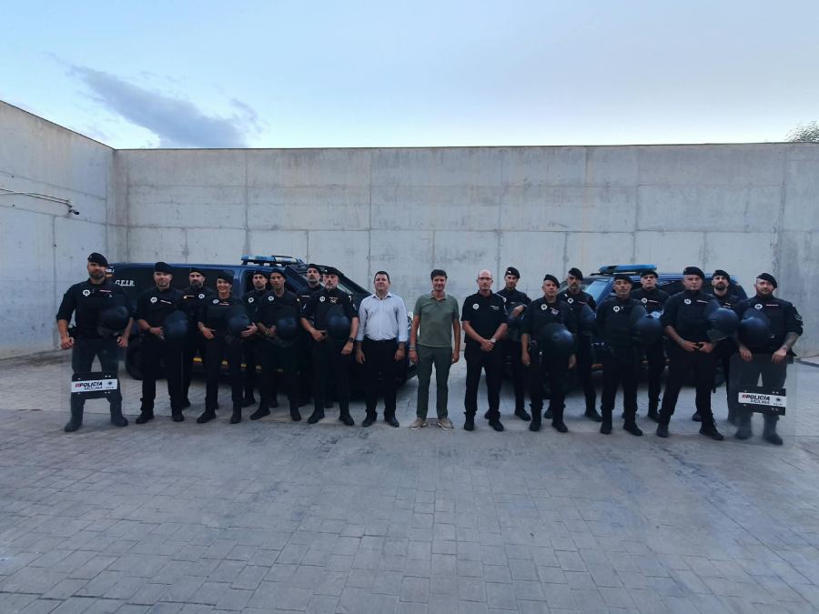 Foto de familia todo el plantel de la policia