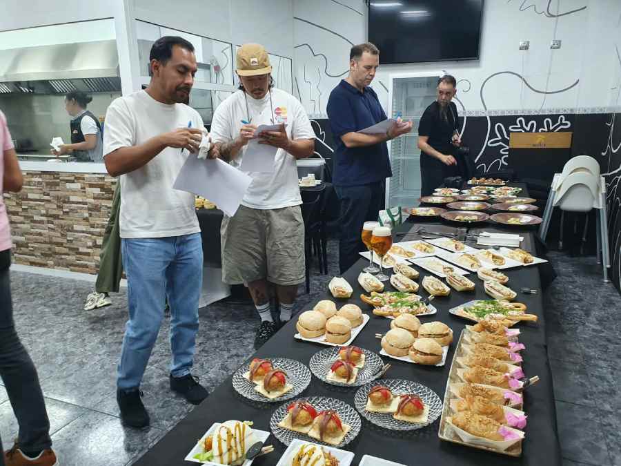 JURADO JUNTO A TAPAS 2026 (1)