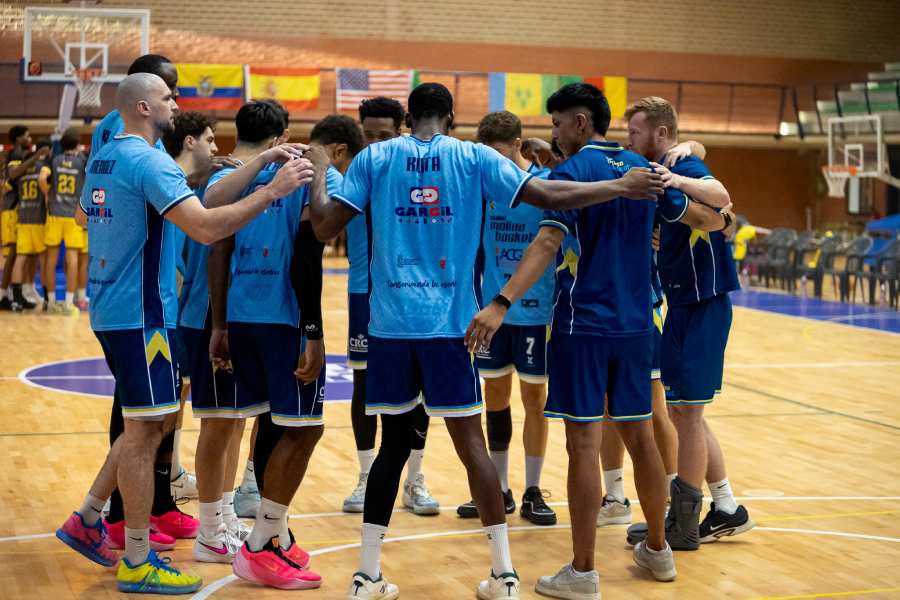 Molina Basket en circulo jugadores (1)