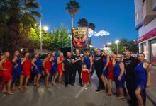 cabecera grupo que me quiten lo bailao en pasacalle carrozas