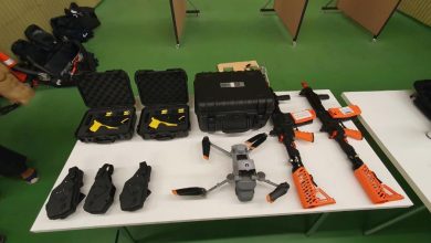 foto de los taser y armas policia local (1)