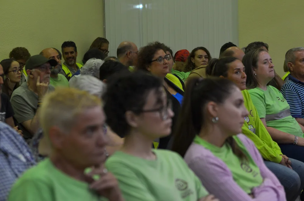Trabajadores de Traperos de Emaús durante el Pleno municipal de Molina de Segura