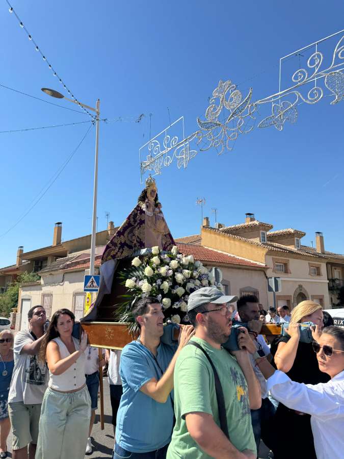 Foto 4 traslado virgen por las calles san miguel