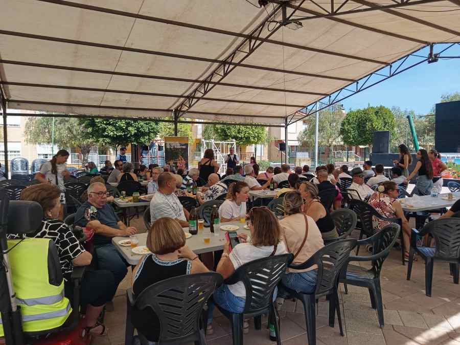 Foto 5 actividad en la carpa comida