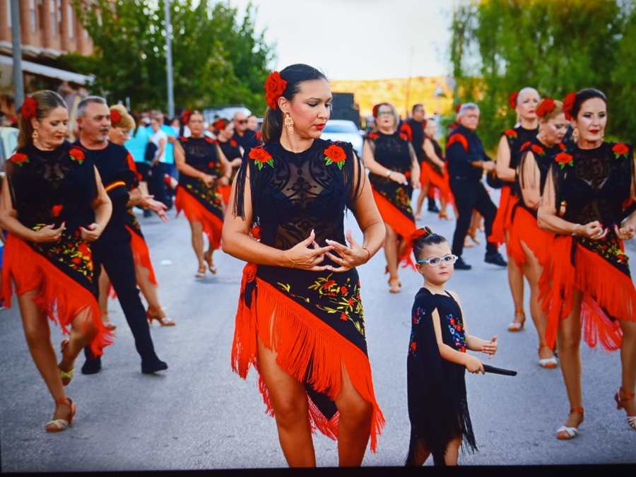 Foto 7 Grupo que nos quiten lo bailao en el desfile