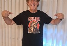 Paco López Mengual con la camiseta de comelobos su nuevo libroImagen de Codex 3 oct 2026, 14_27_10 (1)